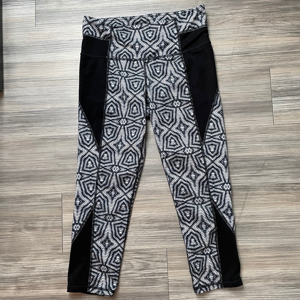 athleta 3/4 length workout leggings